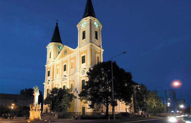 Mindszenty tér és Nagytemplom díszkivilágítás (Zalaegerszeg)